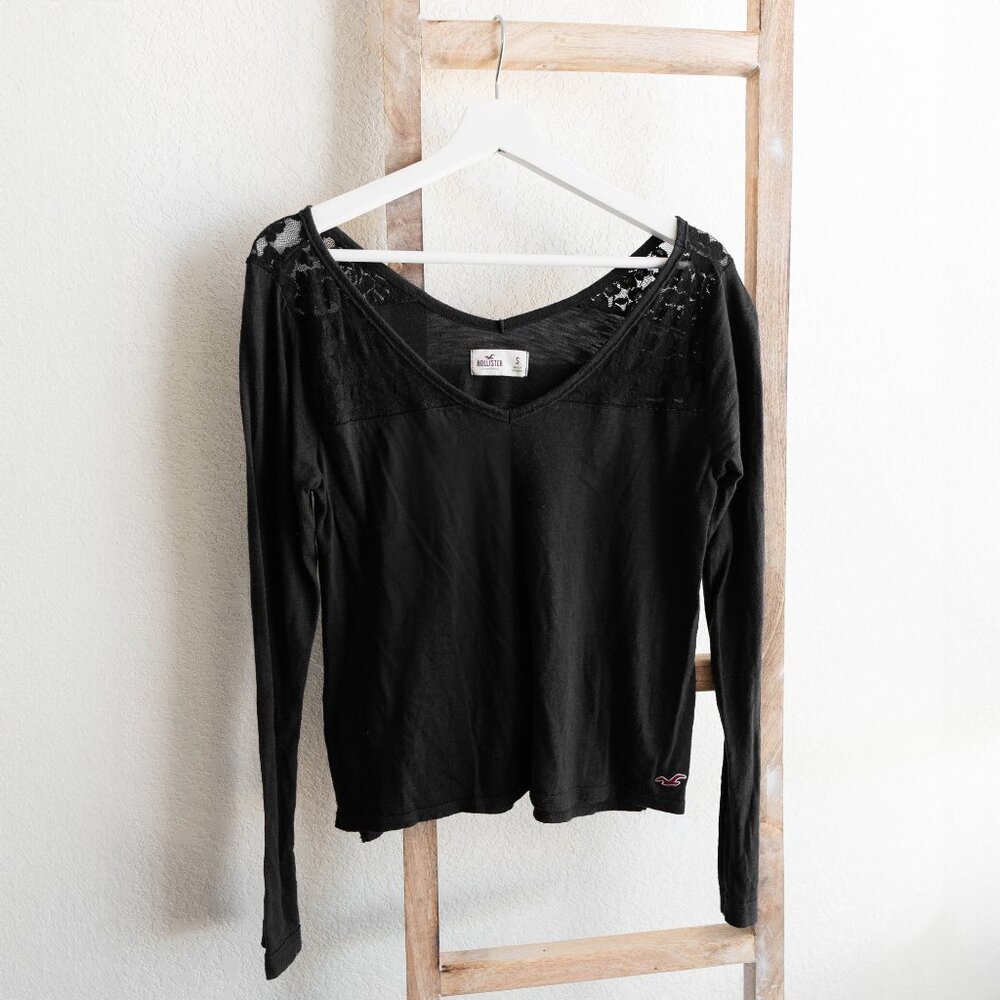 Hollister Black Lace Shoulder Top Size Small Long Sleeve V-Neck Tee